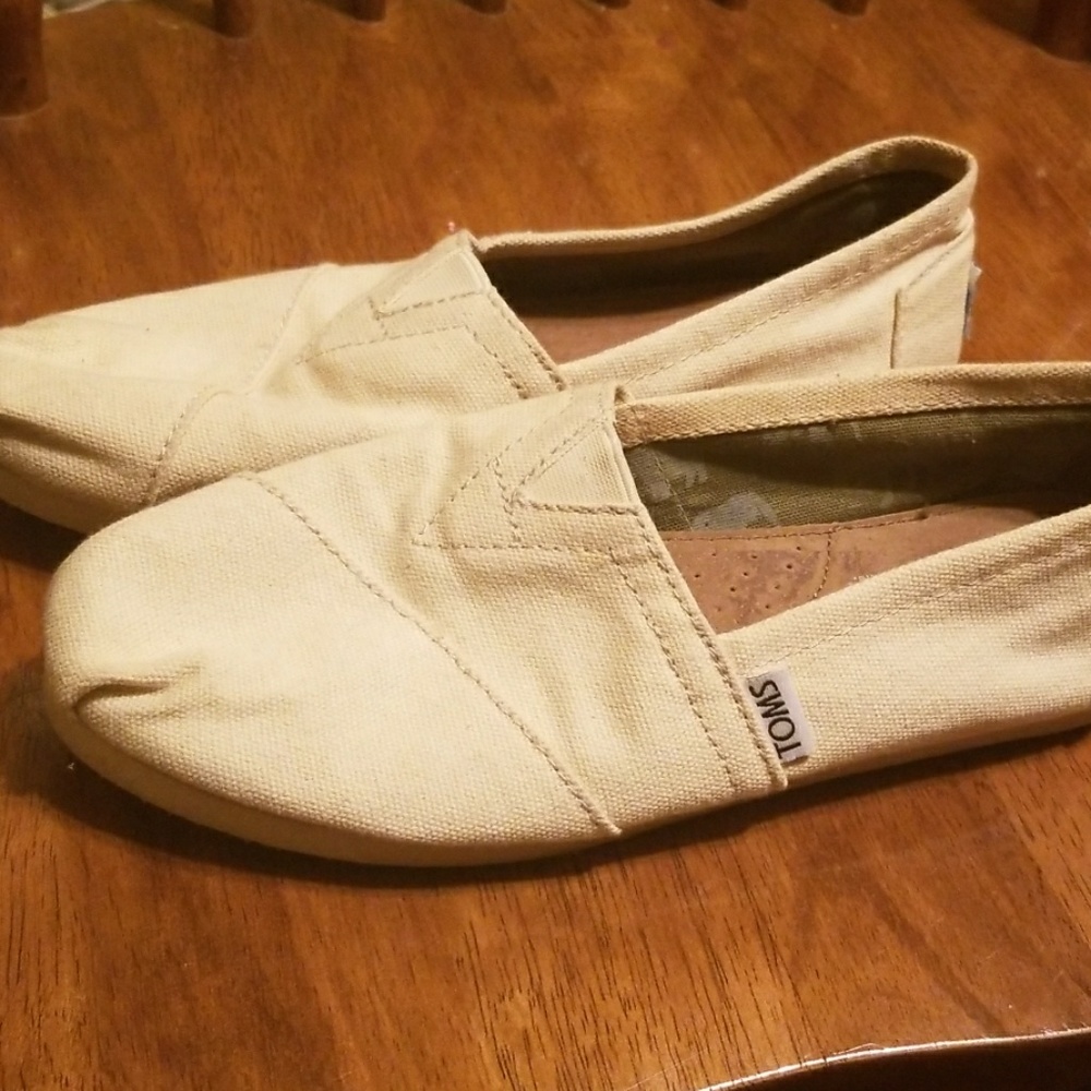 Size 6.5 TOMS